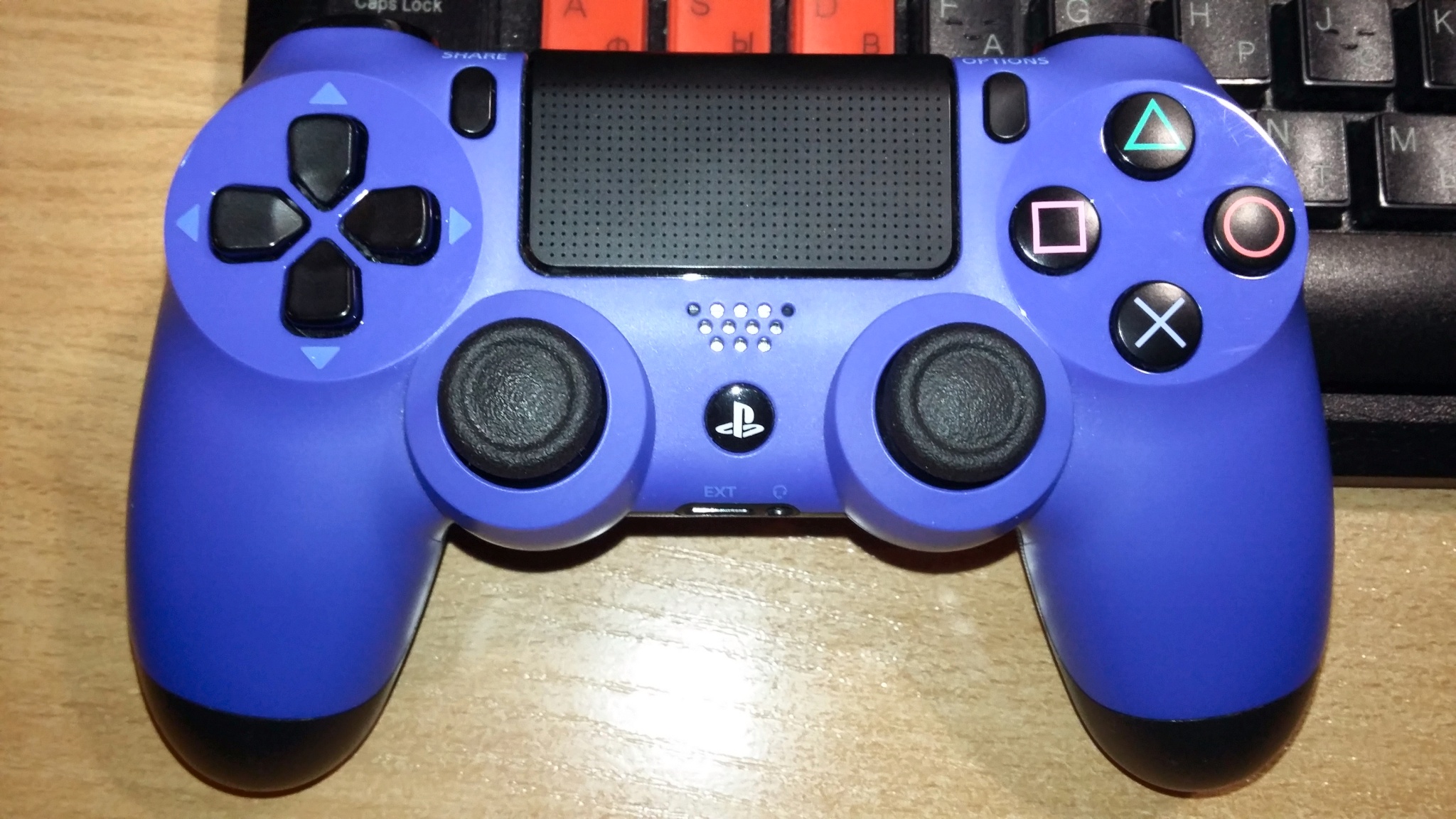 Обзор от покупателя на Контроллер игровой беспроводной PlayStation  DUALSHOCK 4 для PS4 синий — интернет-магазин ОНЛАЙН ТРЕЙД.РУ