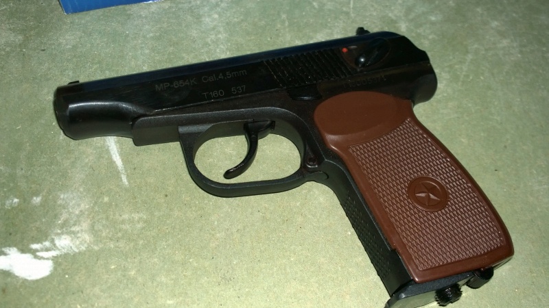 Обзор на Пневматический пистолет МР-654К-20 (пневматический пистолет Макарова, коричневая рукоятка) - изображение 7