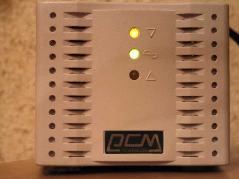 Обзор на Стабилизатор напряжения Powercom Tap-Change TCA-2000 - изображение 4