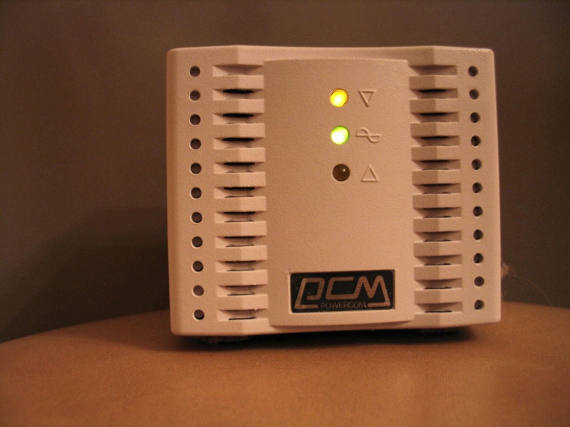 Обзор на Стабилизатор напряжения Powercom Tap-Change TCA-2000 - изображение 5