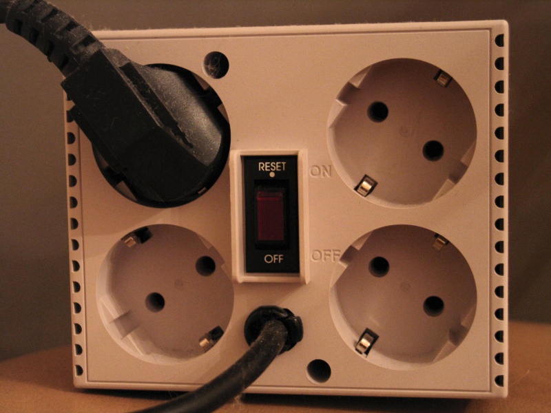Обзор на Стабилизатор напряжения Powercom Tap-Change TCA-2000 - изображение 6