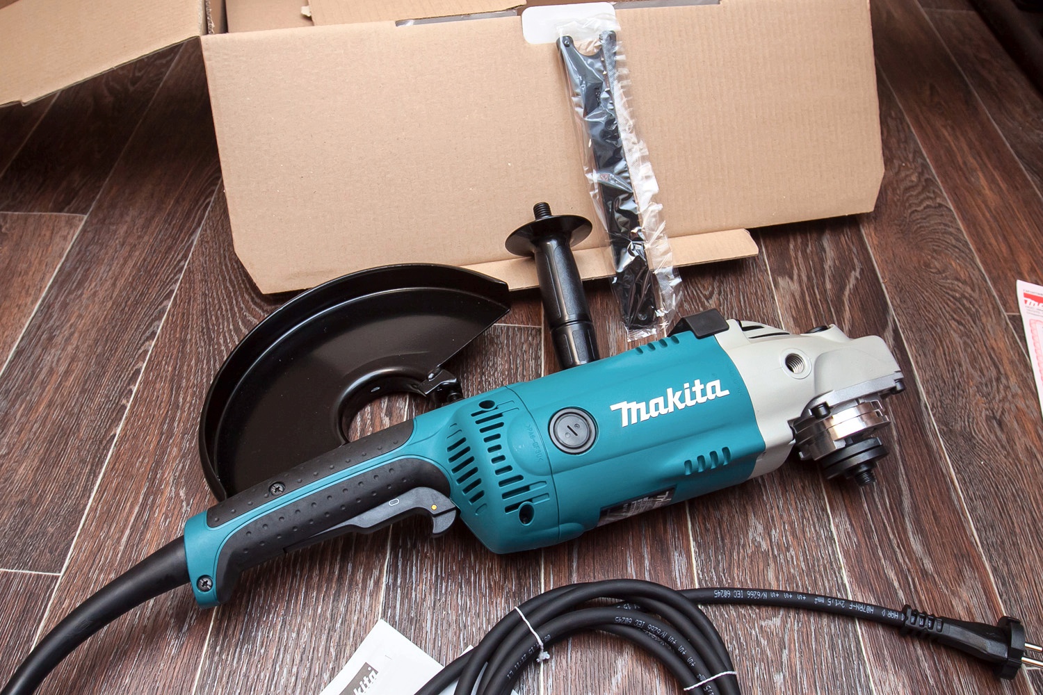 Обзор от покупателя на Углошлифовальная машина (болгарка) MAKITA GA9020 ...