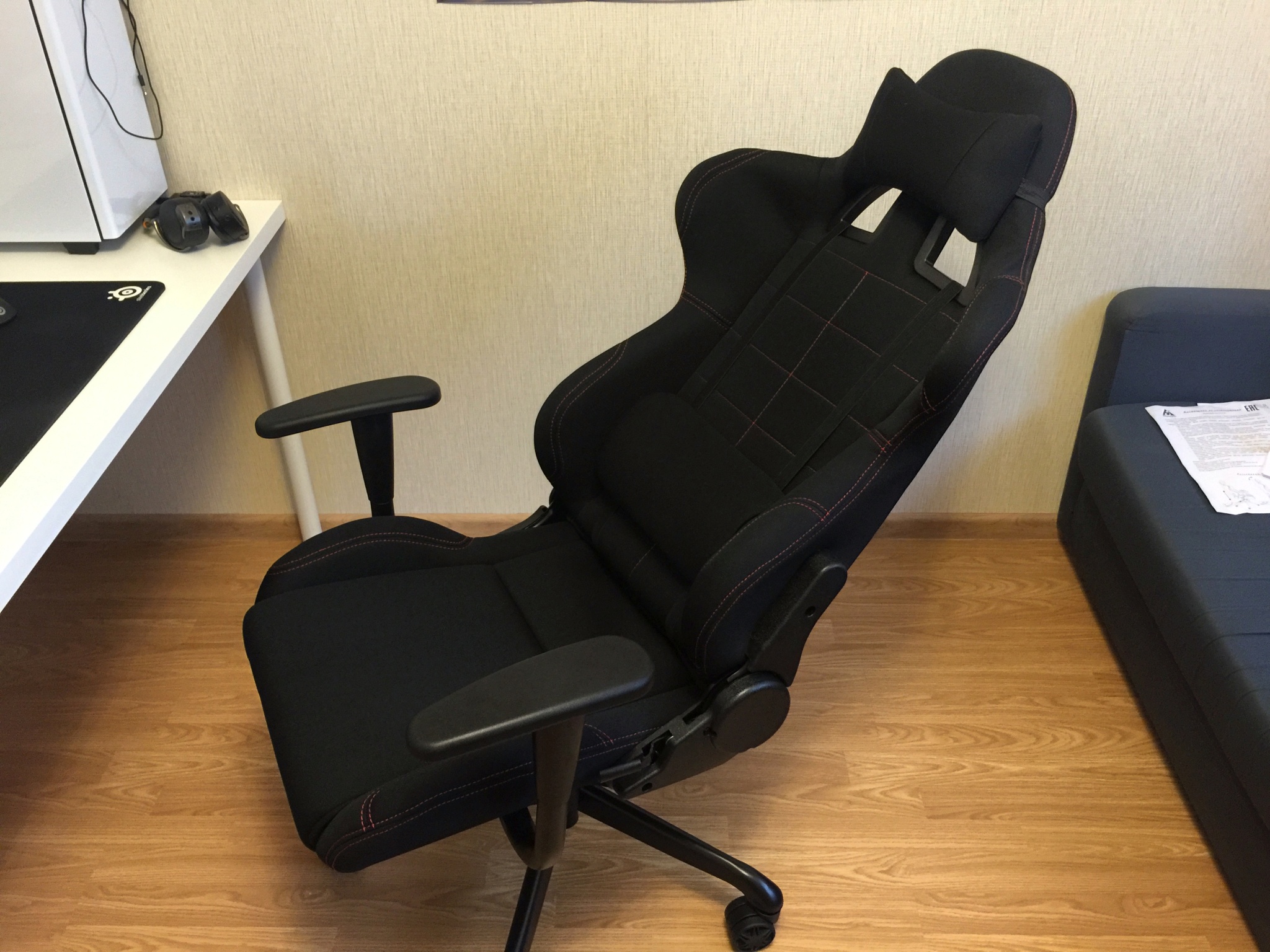 Кресло геймерское Бюрократ 771/Black+BL, черный (375545)