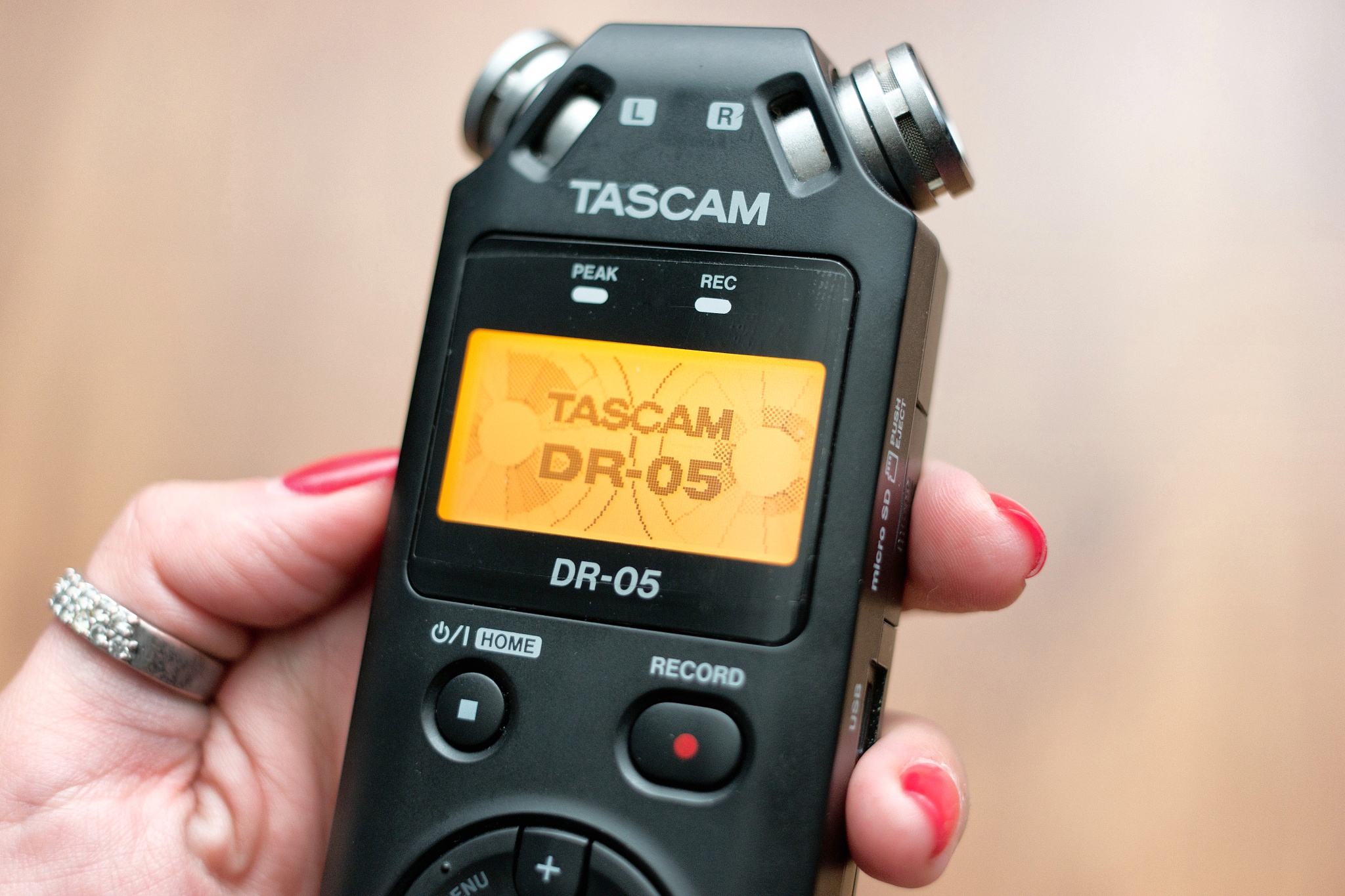 Обзор от покупателя на Цифровой диктофон TASCAM DR-05 — интернет-магазин  ОНЛАЙН ТРЕЙД.РУ