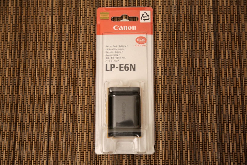 Lp e6n. LP-e6 и LP-e6n. Аккумулятор Fujimi LP-e6n. Canon LP-e6nh 2 шт емкость — 2130 Mah. Canon LP 8050.