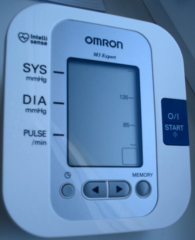 Omron m3 expert. Omron m3 Expert купить. Тонометр Omron m3 Expert hem-7200h-Aru фото. Метро Омрон километра Omron. Omron BMW.