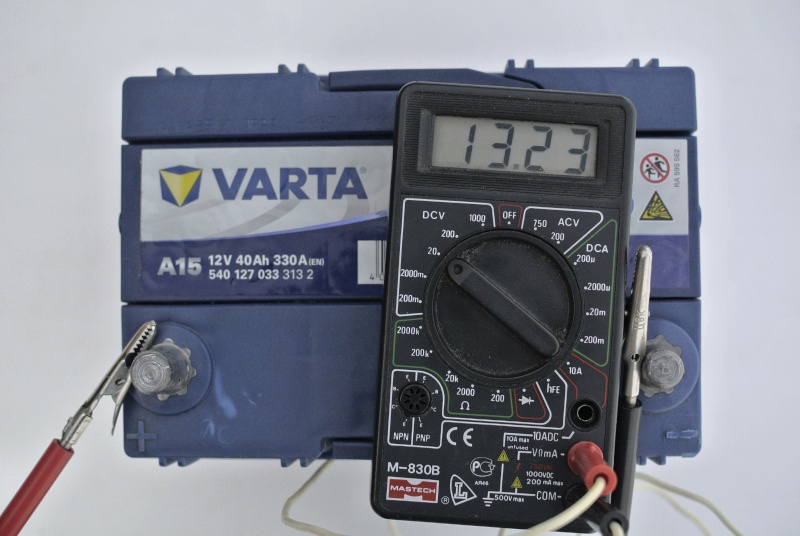 Varta а15 40 ач 330a матиз. 15 small. Varta а15 40 ач 330a матиз фото. Varta а15 40 ач 330a матиз-15 small. картинка Varta а15 40 ач 330a матиз. картинка 15 small. С наступлением первых морозов мой "Матиз" стал заводиться с натужным и неуверенным воем стартёра. Я подзарядил аккумулятор, беспроблемно поездил недельку, но вот одним прекрасным утром не смог завестись вообще. Не очень этим расстроившись, поскольку был в отпуске и собирался просто проехаться по магазинам без какой-либо конкретной цели, я вернулся домой. Никакой "обиды" на корейский аккумулятор я не держал, поскольку прослужил он почти 8 лет (да, забегая вперёд, думаю, что летом можно будет опять его поставить потрудиться). Поэтому просто включил компьютер и погрузился в Интернет с целью быстренько выбрать и прикупить себе аккумулятор.