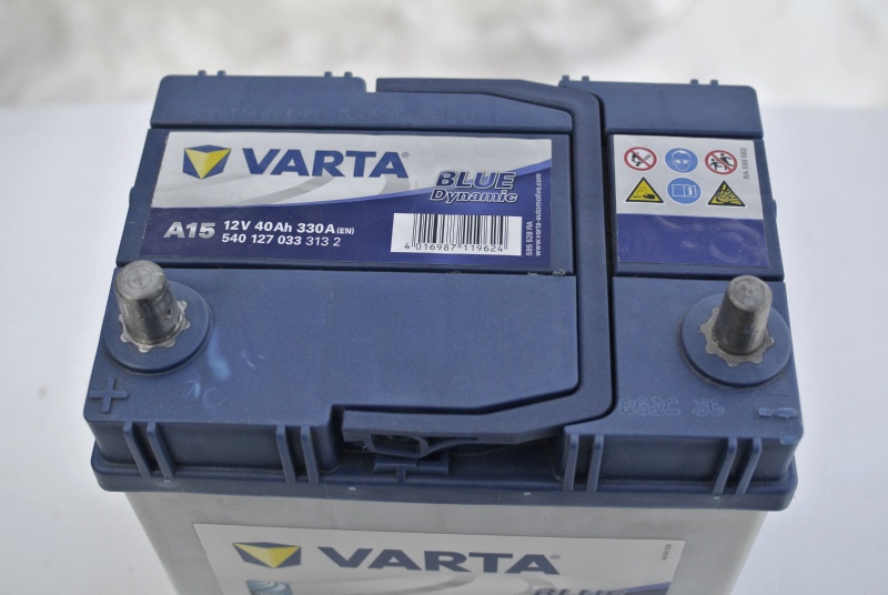 Varta а15 40 ач 330a матиз. 3 small. Varta а15 40 ач 330a матиз фото. Varta а15 40 ач 330a матиз-3 small. картинка Varta а15 40 ач 330a матиз. картинка 3 small. С наступлением первых морозов мой "Матиз" стал заводиться с натужным и неуверенным воем стартёра. Я подзарядил аккумулятор, беспроблемно поездил недельку, но вот одним прекрасным утром не смог завестись вообще. Не очень этим расстроившись, поскольку был в отпуске и собирался просто проехаться по магазинам без какой-либо конкретной цели, я вернулся домой. Никакой "обиды" на корейский аккумулятор я не держал, поскольку прослужил он почти 8 лет (да, забегая вперёд, думаю, что летом можно будет опять его поставить потрудиться). Поэтому просто включил компьютер и погрузился в Интернет с целью быстренько выбрать и прикупить себе аккумулятор.