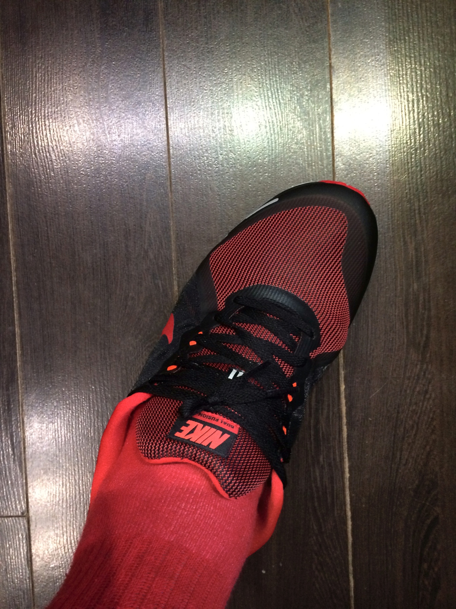 Nike dual outlet fusion red