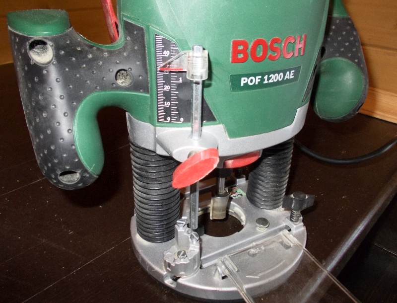 Bosch POF 1200 AE. Фрезер бош POF 1200 AE. Bosch POF 1200 AE 5.2. Фрезер Bosch POF 1200 AE (1200вт, 11000-28000об/мин, цанги 6/8мм, раб.ход 55мм) 3.4кг. Фрезер bosch pof 1200 ae