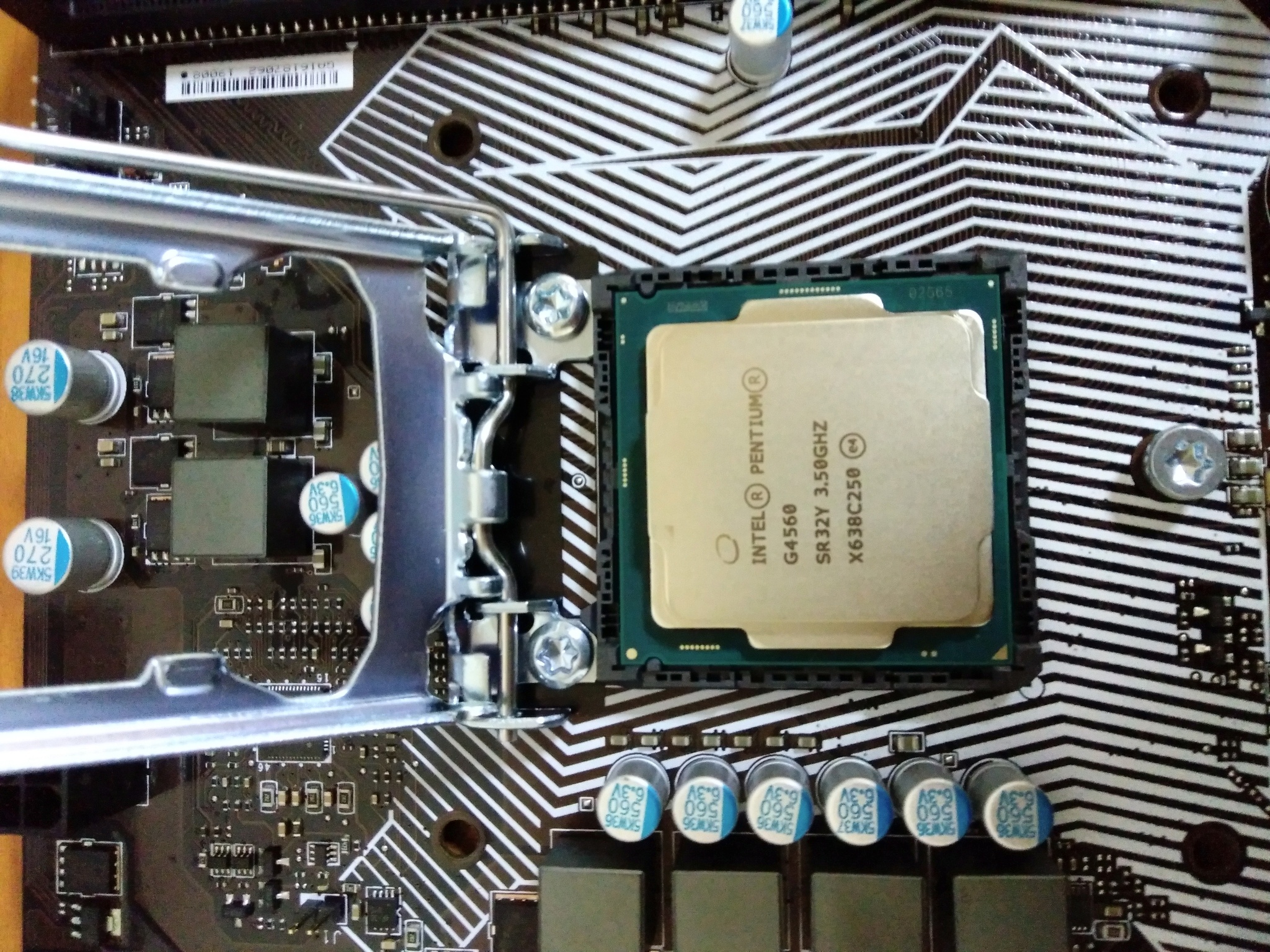 Intel Pentium g4560 lga1151. LGA 1151 процессоры. Процессор g4560. LGA 1151 какие процессоры подходят.