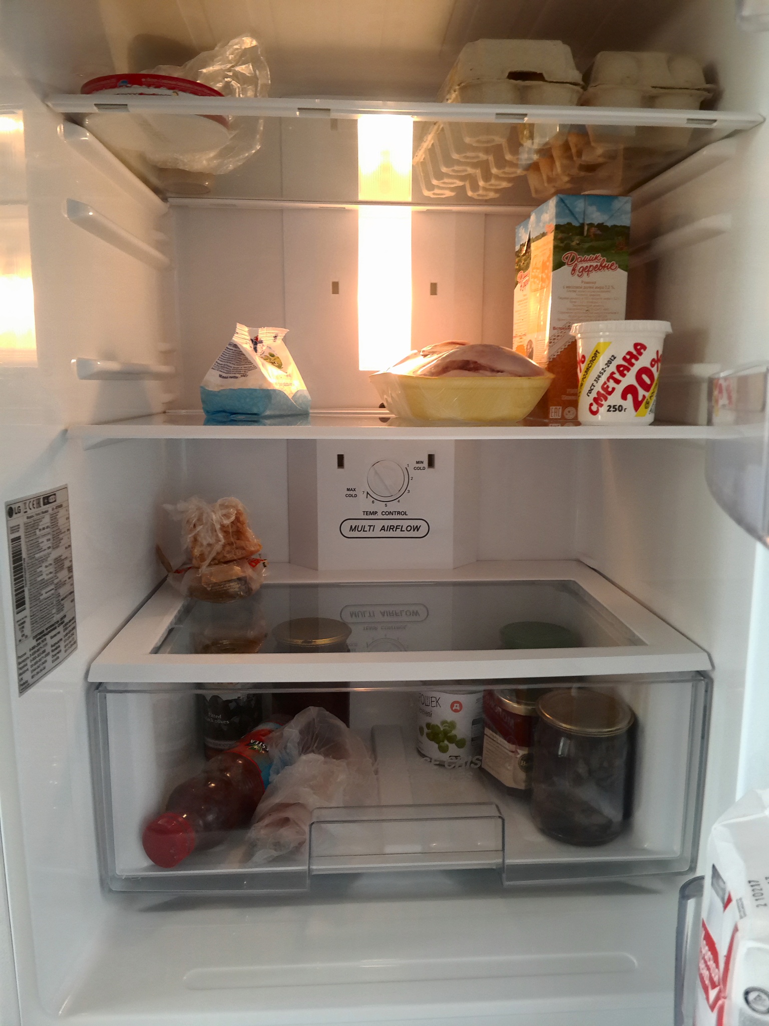 Удобное расположение полок в холодильнике