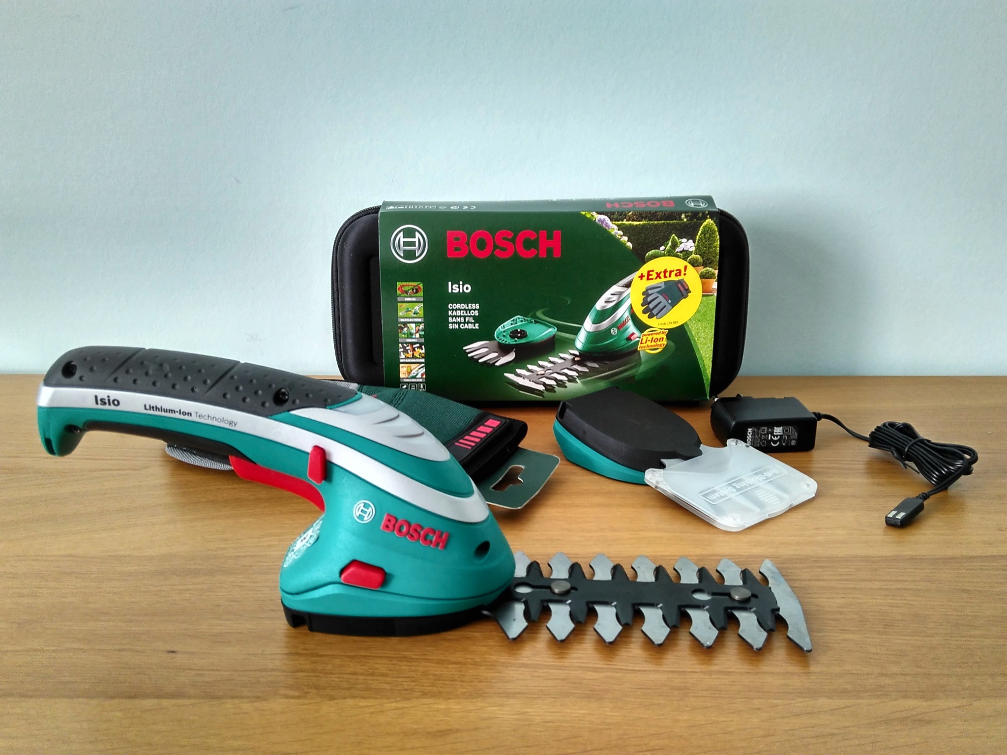 Обзор от покупателя на Ножницы аккумуляторные Bosch Isio III для травы .