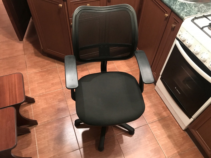Кресло спинка сетка с подголовником