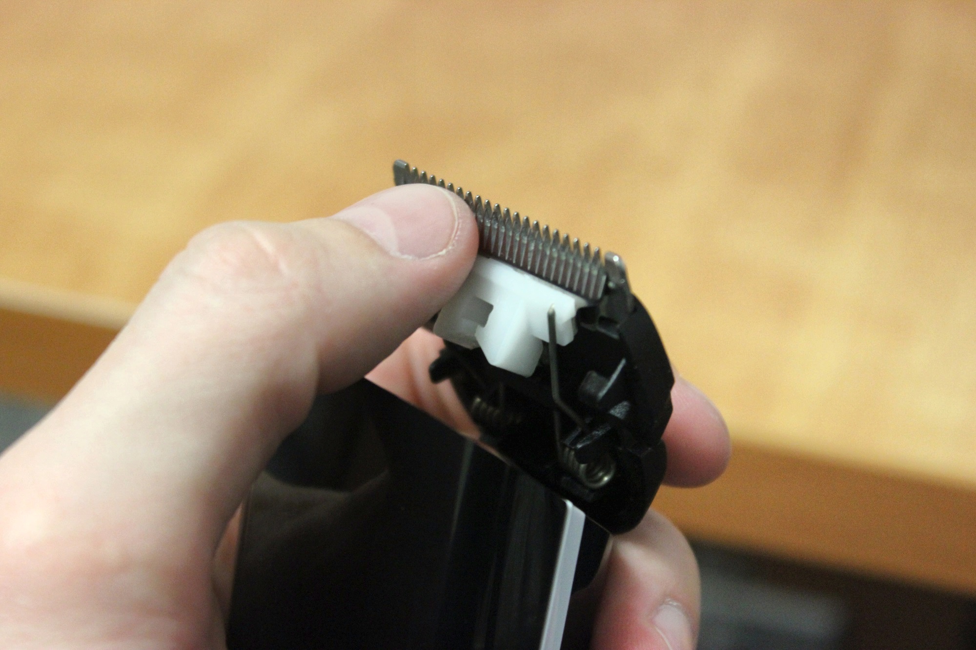Как поставить пружину на машинку для стрижки волос поларис