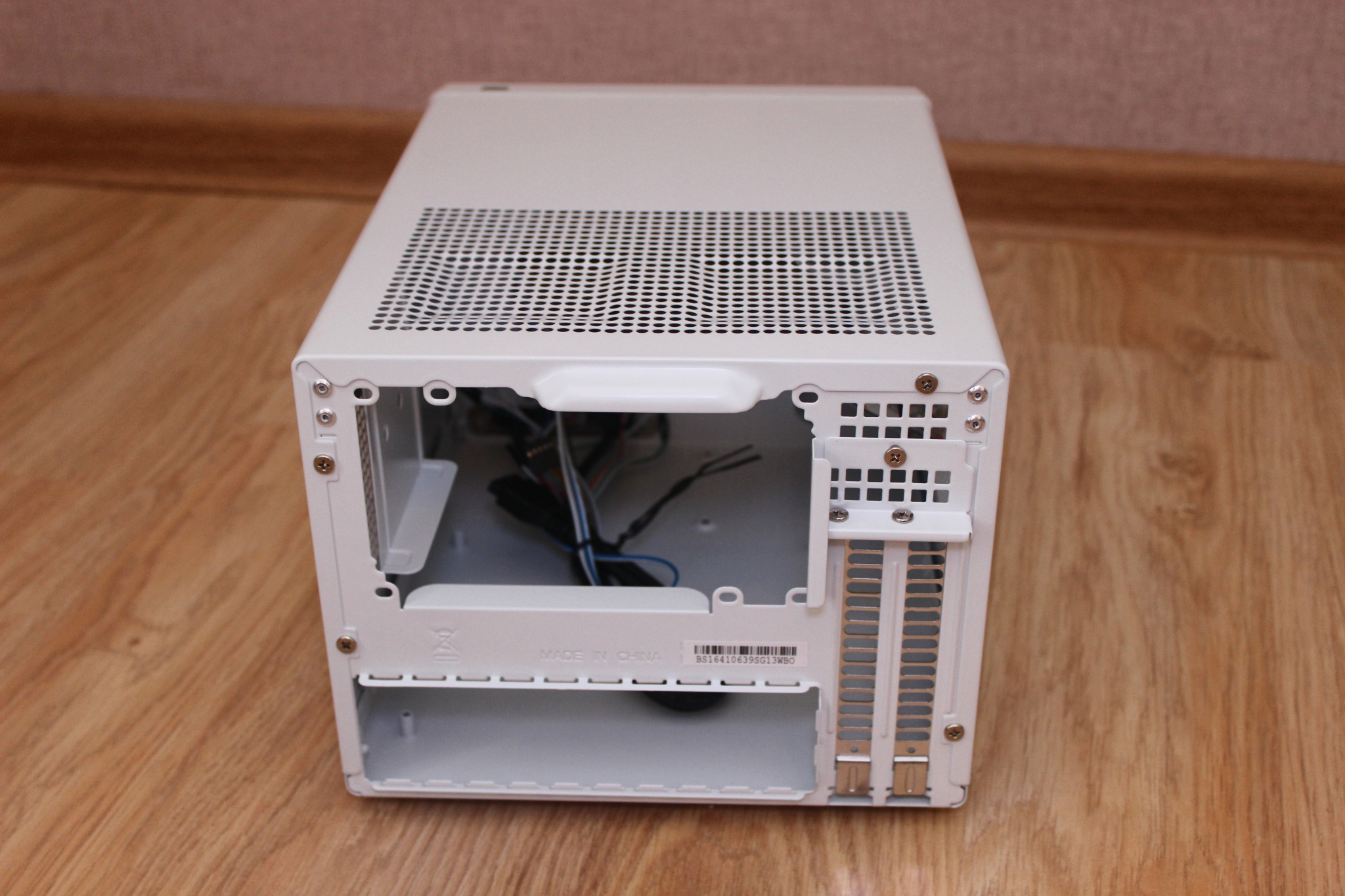 White mini itx