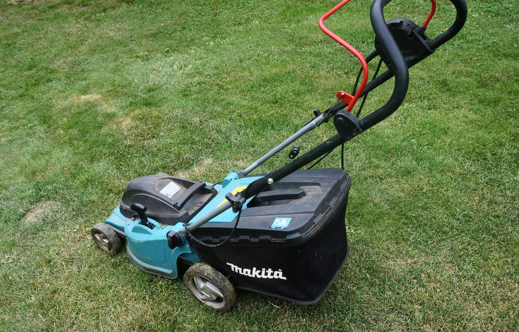 Обзор от покупателя на Газонокосилка электрическая Makita ELM3800 ...