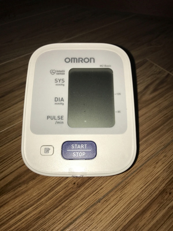 Omron m2 basic hem 7121 alru. Omron m2 Basic. Тонометр Омрон 7121. Омрон m2 Basic hem-7121-ALRU измер.. Omron m2 Basic + адаптер + универсальная манжета (hem-7121-ALRU).