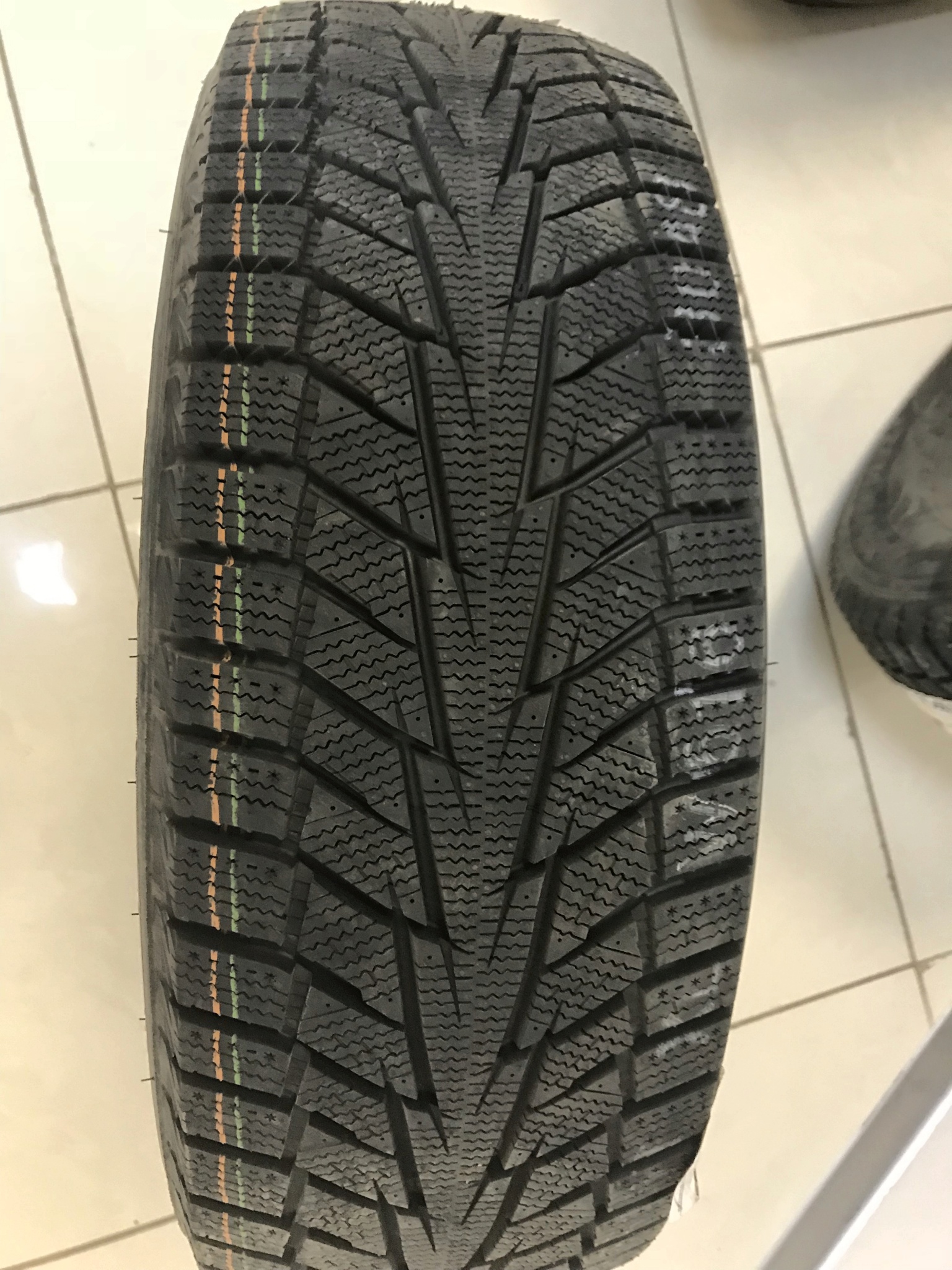 Шины hankook winter i cept. Hankook Winter i*cept w616. Hankook Winter i cept iz2 w616. Hankook w616 i*cept iz2. Шина Hankook Winter i cept iz2 w616.