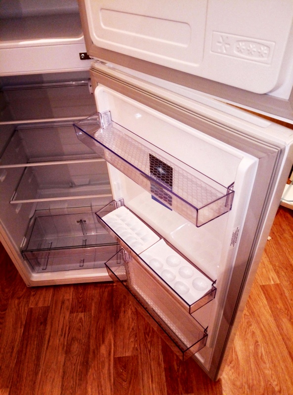 Обзор на Холодильник Beko RDSK240M00W - изображение 6