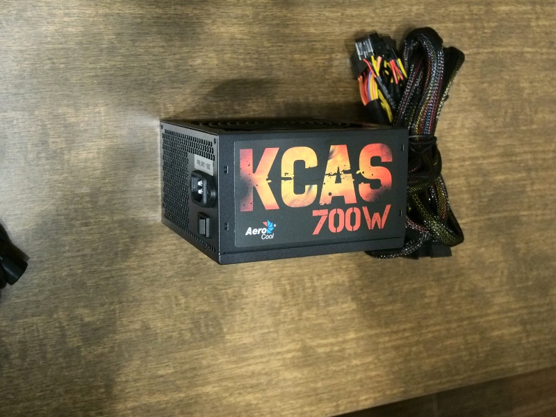 Aerocool kcas 700w. Блок питания AEROCOOL KCAS-700w. KCAS 700w взрыв. KCAS 700w плата. Обзор 700w AEROCOOL KCAS.