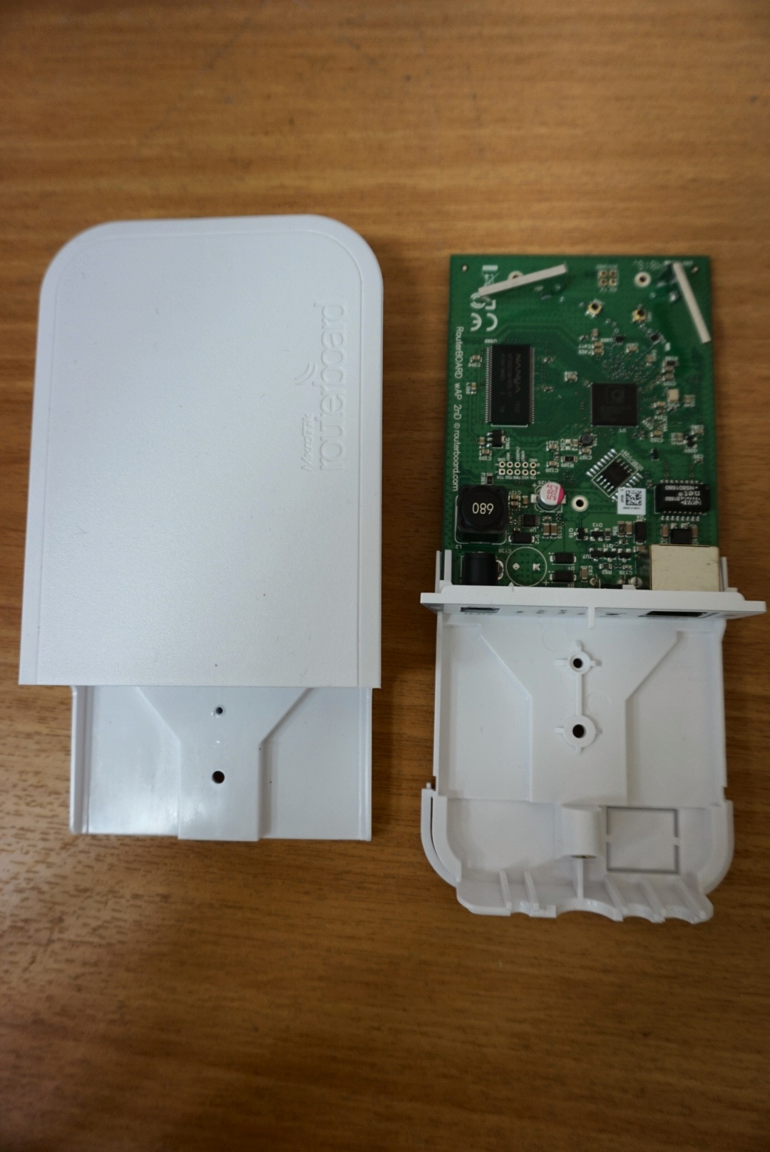 Уличный микротик. Mikrotik rbwap2nd. Mikrotik ROUTERBOARD wap rbwap2nd. Wi-Fi роутер Mikrotik rbwap2nd, белый.