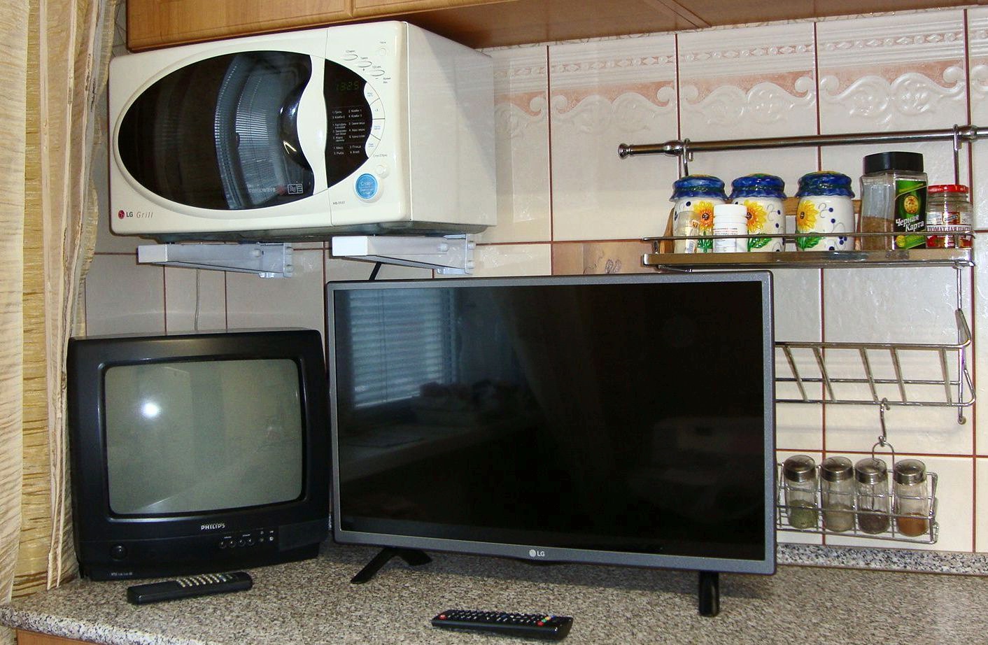 Телевизор 32 дюйма на кухне