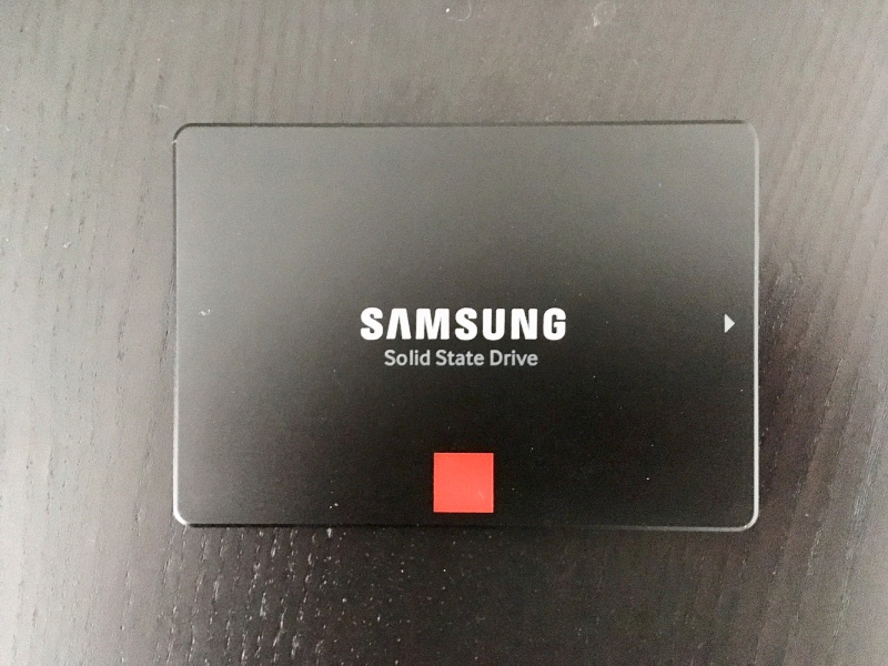Не вижу ssd samsung. SSD Samsung 256gb. SSD Samsung 860 Pro MZ 76p256bw. Накопитель SSD 256gb Samsung 860 Pro (MZ-76p256bw, SATA-III, 2.5"). SSD 512 ГБ Samsung.