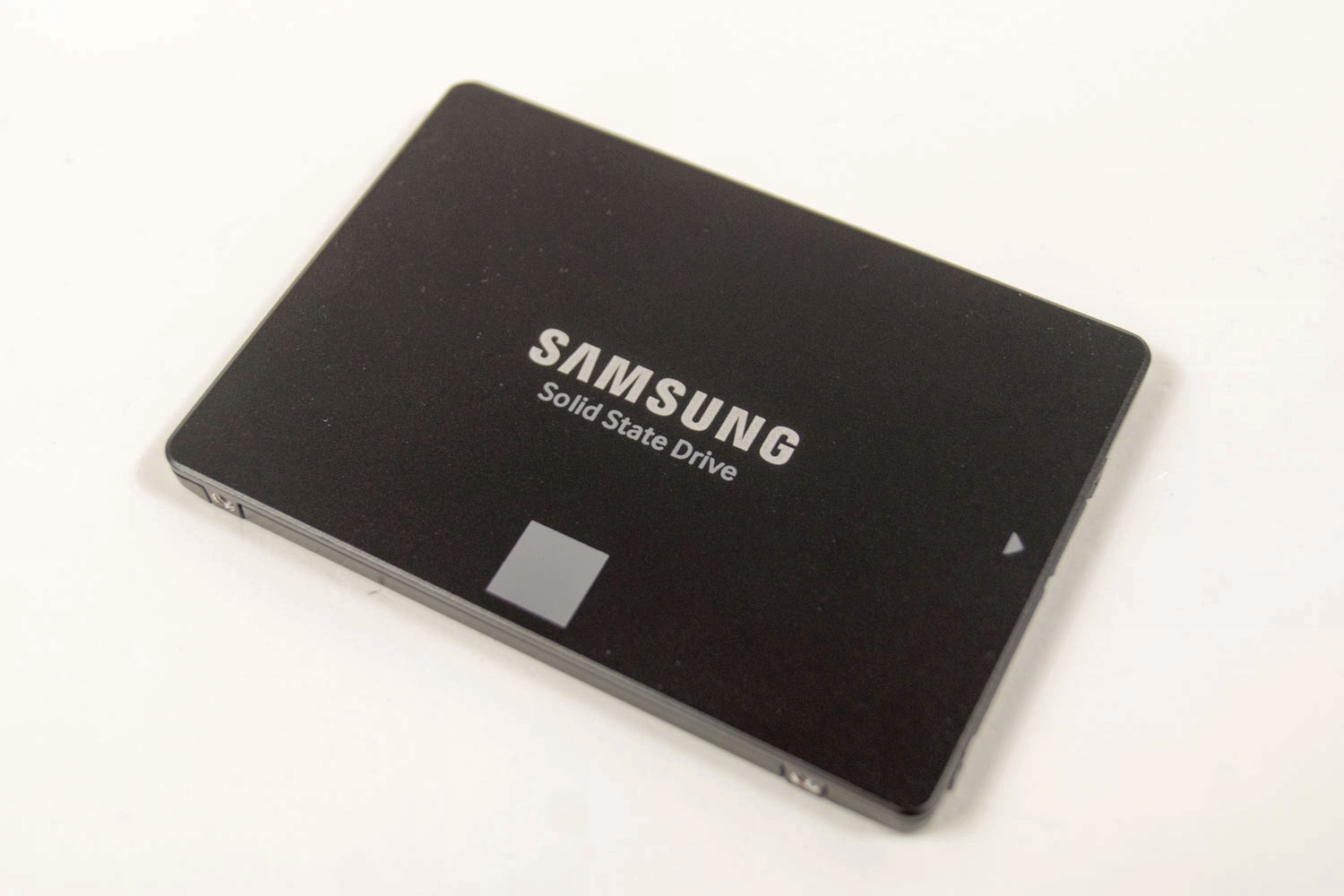 Накопителей samsung 860 evo. SSD Samsung 860 EVO. Samsung v-NAND SSD 860 EVO 250 MZ-76e250. SSD Samsung 860 EVO Series. Samsung 860 EVO MZ 76e250bw.