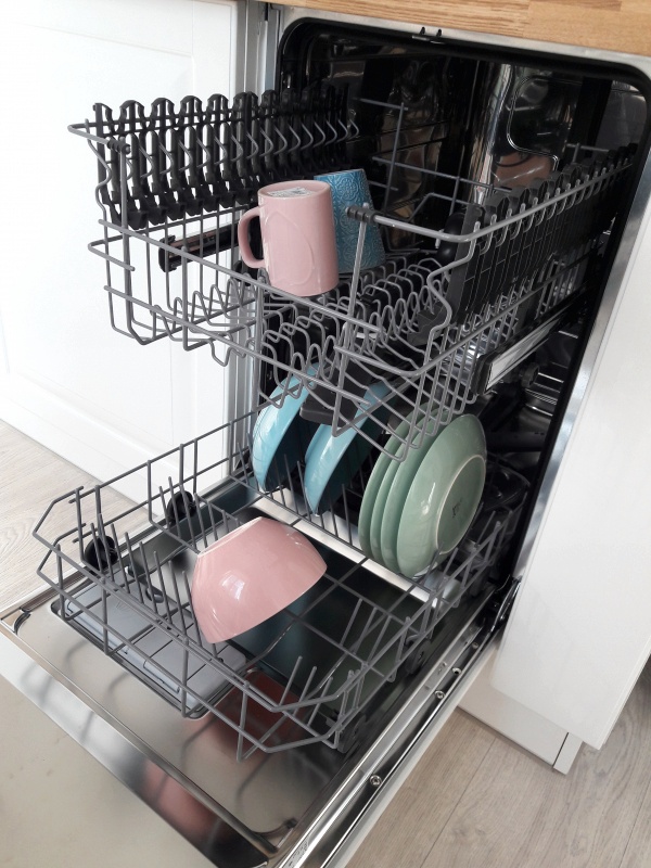 Обзор встраиваемой посудомоечной машины Electrolux ESL94200LO - изображение 1