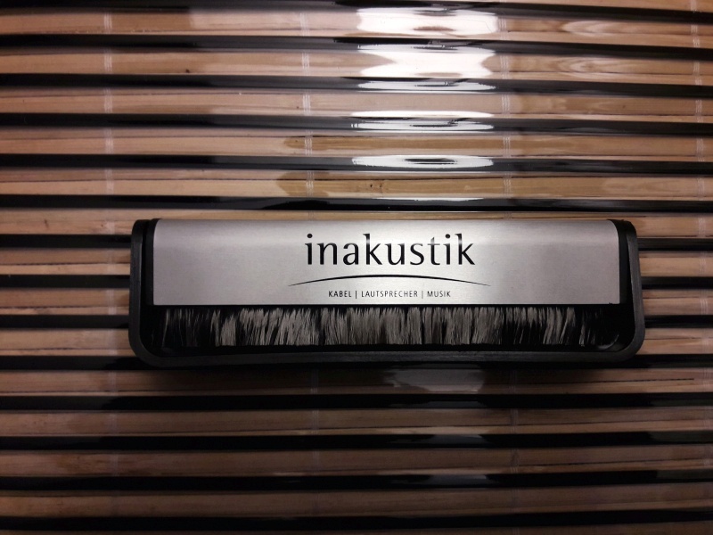 Обзор на Щетка антистатическая Inakustik Premium Record Brush, 004528001 - изображение 2