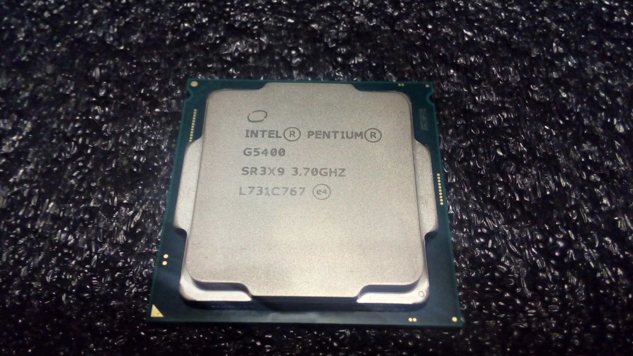 Pentium gold характеристики. Intel(r) Pentium(r) Gold g5400 CPU. Процессор Intel Pentium Gold g5400 OEM. Процессор Intel Pentium g5400 (3,7 GHZ,s1151, 2c/4t, 4mb l3, hd610, 58w) OEM. Intel(r) Pentium(r) Gold g5400 CPU @ 3.70GHZ 3.70 GHZ.