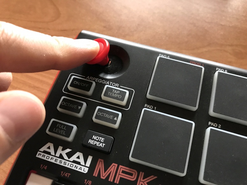 Обзор на Клавиатура MIDI AKAI PRO MPK MINI MK2 USB - изображение 8