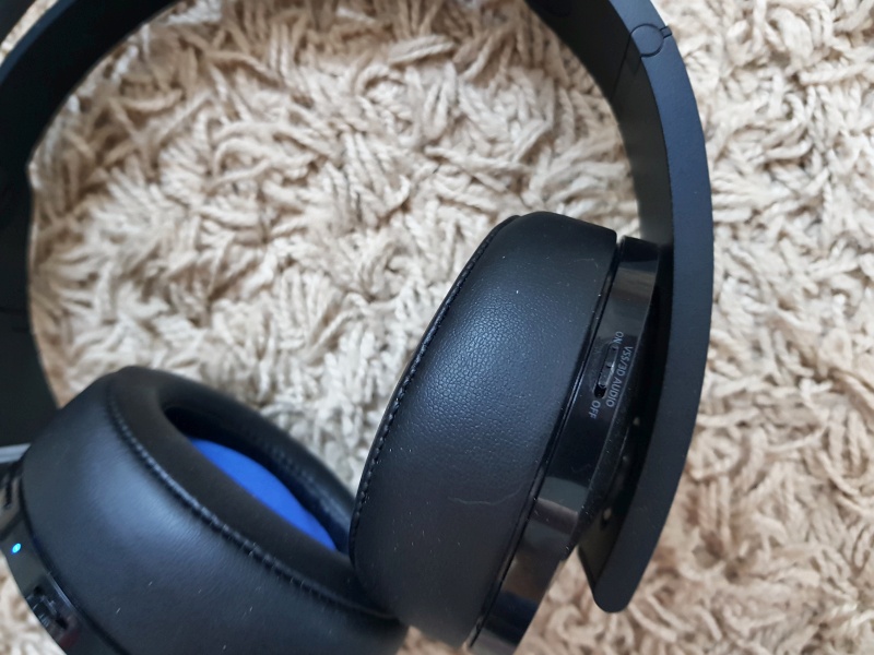 Обзор на Беспроводная стереогарнитура Sony Platinum Wireless Headset 7.1, Black - изображение 7