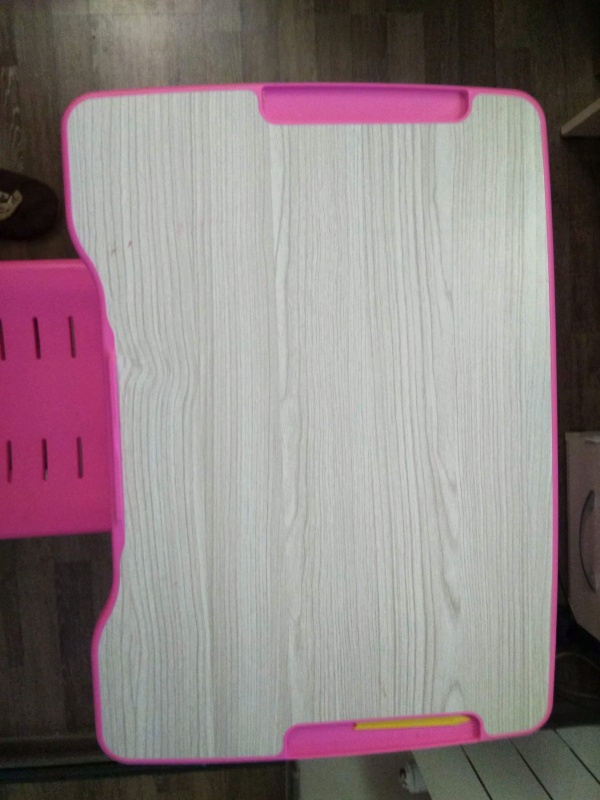 Обзор на Детская парта растишка и стул FunDesk Piccolino II (Цвет столешницы:Розовый, Цвет металлокаркаса:Белый) - изображение 5