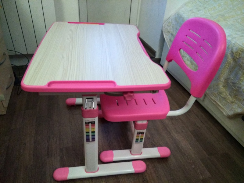 Обзор на Детская парта растишка и стул FunDesk Piccolino II (Цвет столешницы:Розовый, Цвет металлокаркаса:Белый) - изображение 1