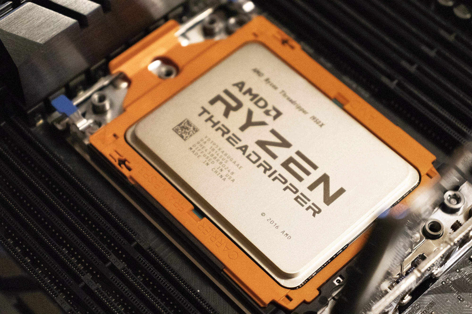 Amd threadripper характеристики. Процессор AMD Ryzen Threadripper. Процессор АМД Threadripper. Threadripper 1950x. AMD Threadripper 1950x.