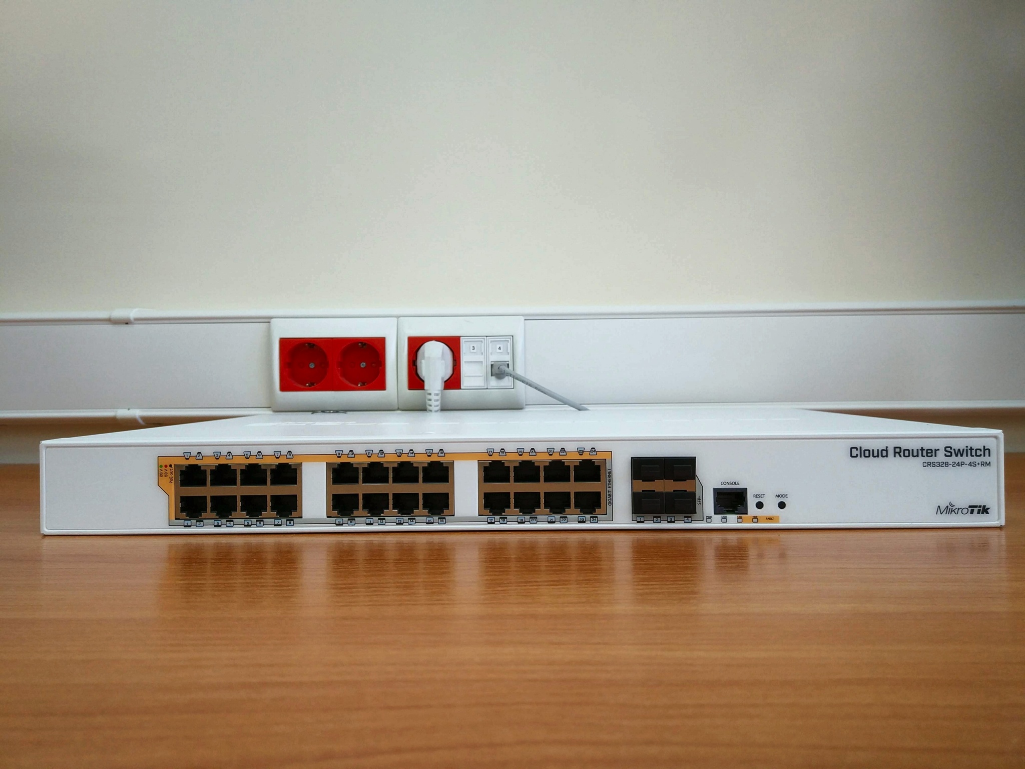 Обзор от покупателя на Коммутатор MikroTik 24 SFP+ CRS328-24P-4S+RM ...