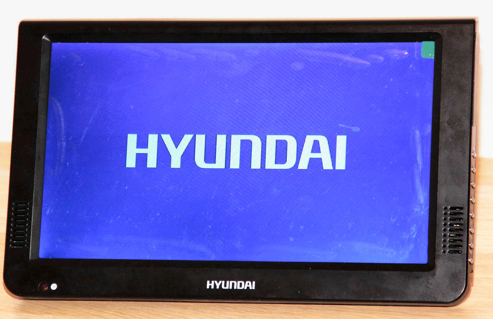 Обзор от покупателя на Портативный ТВ HYUNDAI H-LCD1000, черный —  интернет-магазин ОНЛАЙН ТРЕЙД.РУ