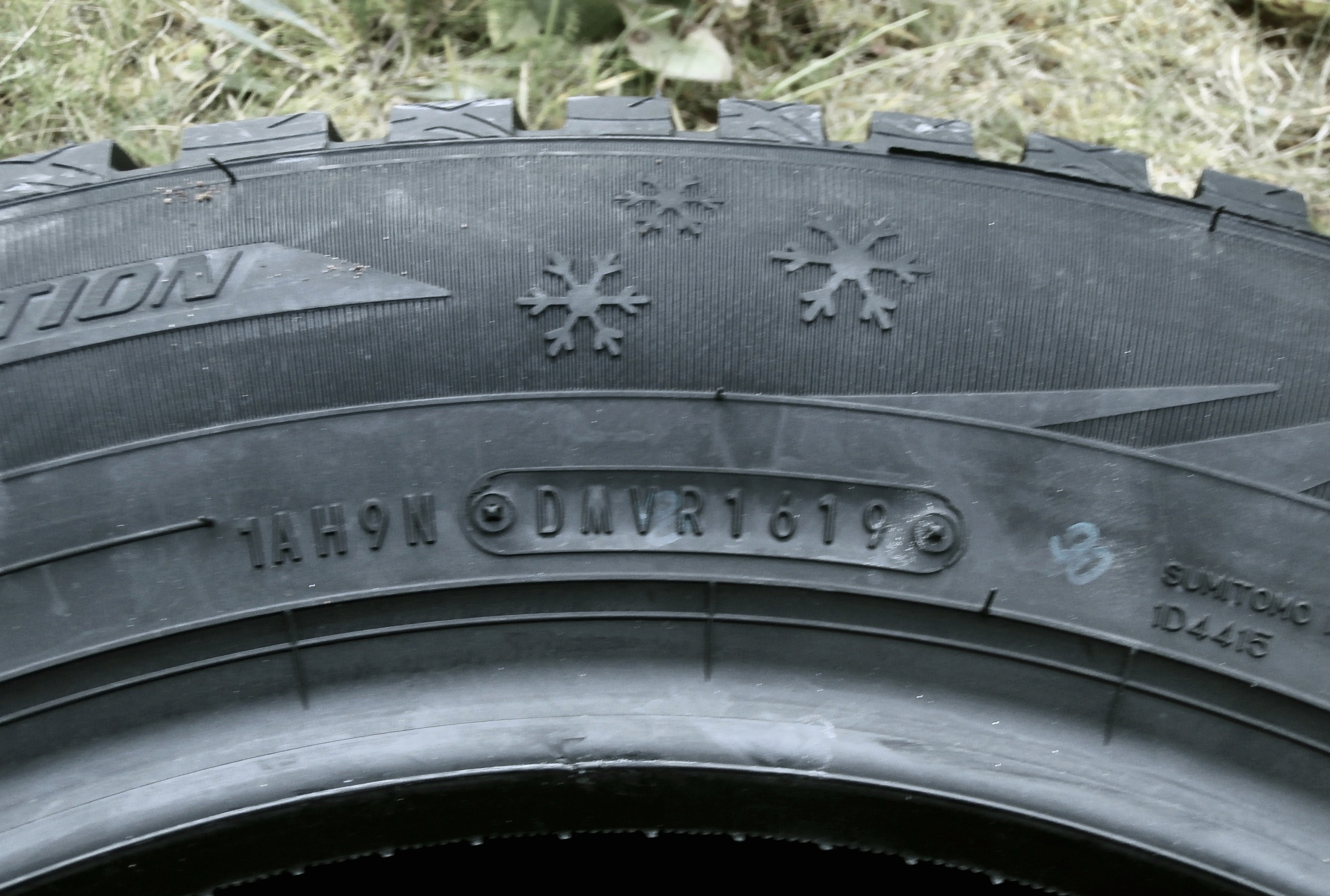 Dunlop производитель. Dunlop 195/65 r15 зима SP. 195/65r15 Dunlop 2 колеса. Dunlop шины 195/65 r15 с шипами. Шины Dunlop d 195 65 r15.