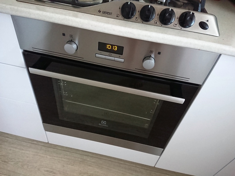 Электрический духовой шкаф electrolux ezb 52430 ax серебристый