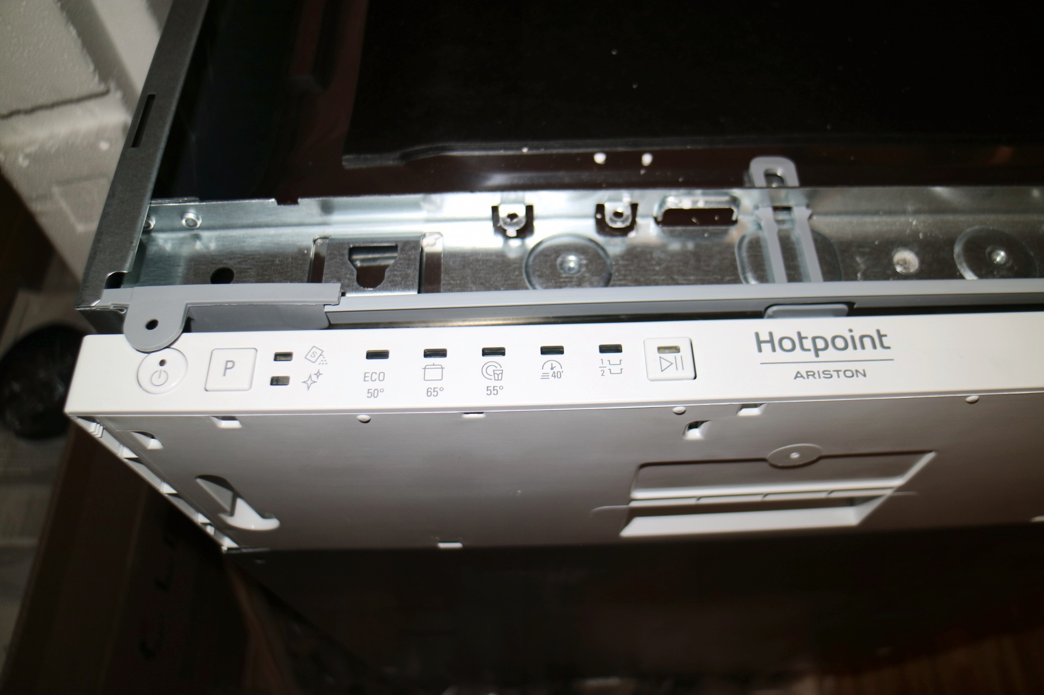 Обзор от покупателя на Встраиваемая посудомоечная машина Hotpoint-Ariston  HSIE 2B0 C — интернет-магазин ОНЛАЙН ТРЕЙД.РУ