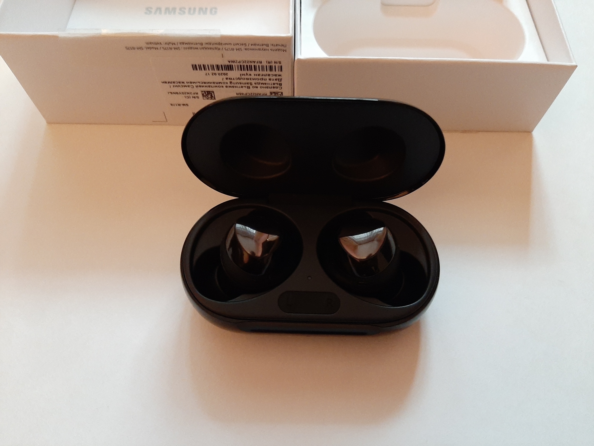 Наушники black buds. Наушники Samsung Galaxy Buds+ черный. Наушники TWS Samsung Buds Pro черный. Наушники TWS Samsung Galaxy Buds Live черный. Наушники TWS Samsung Buds 2 черный.