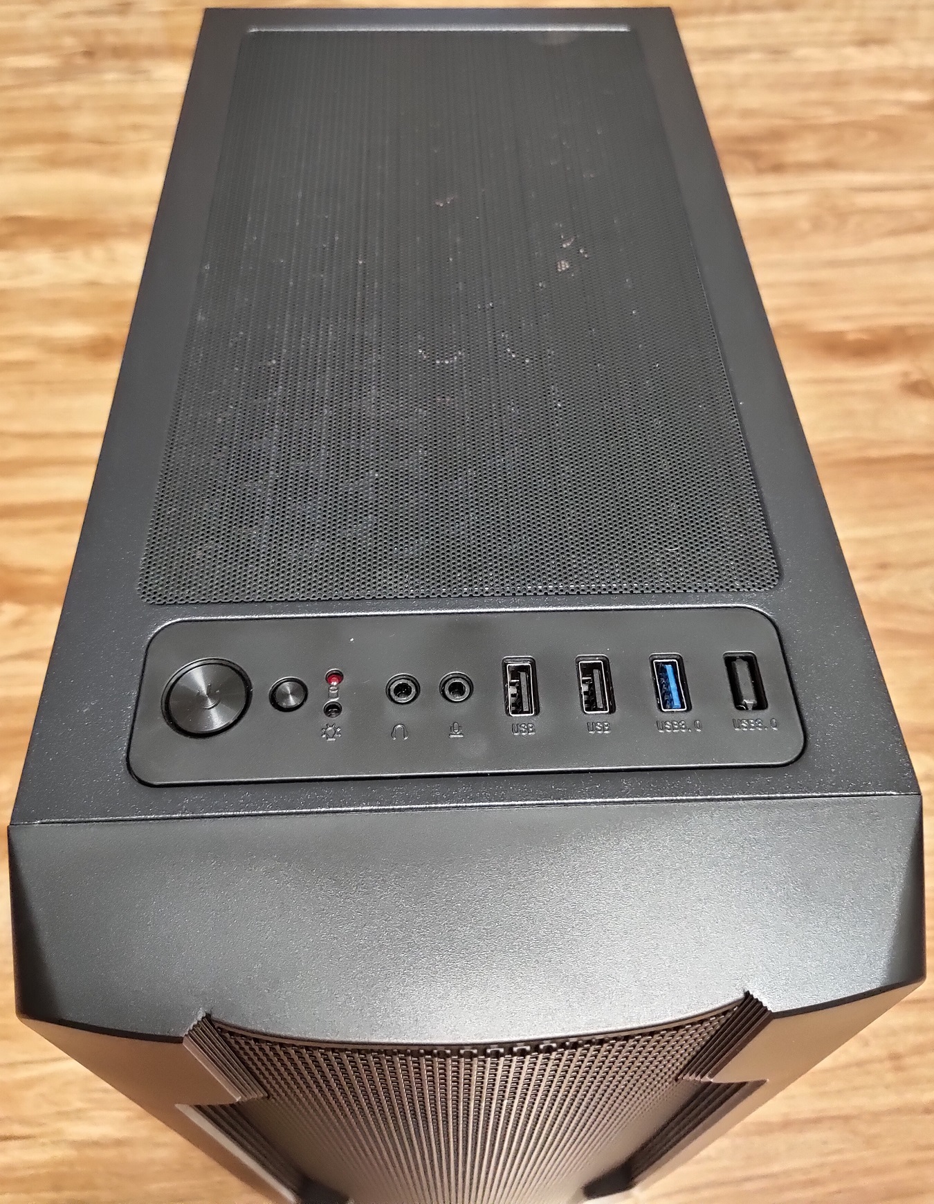 Корпус powercase mistral x4 mesh обзор