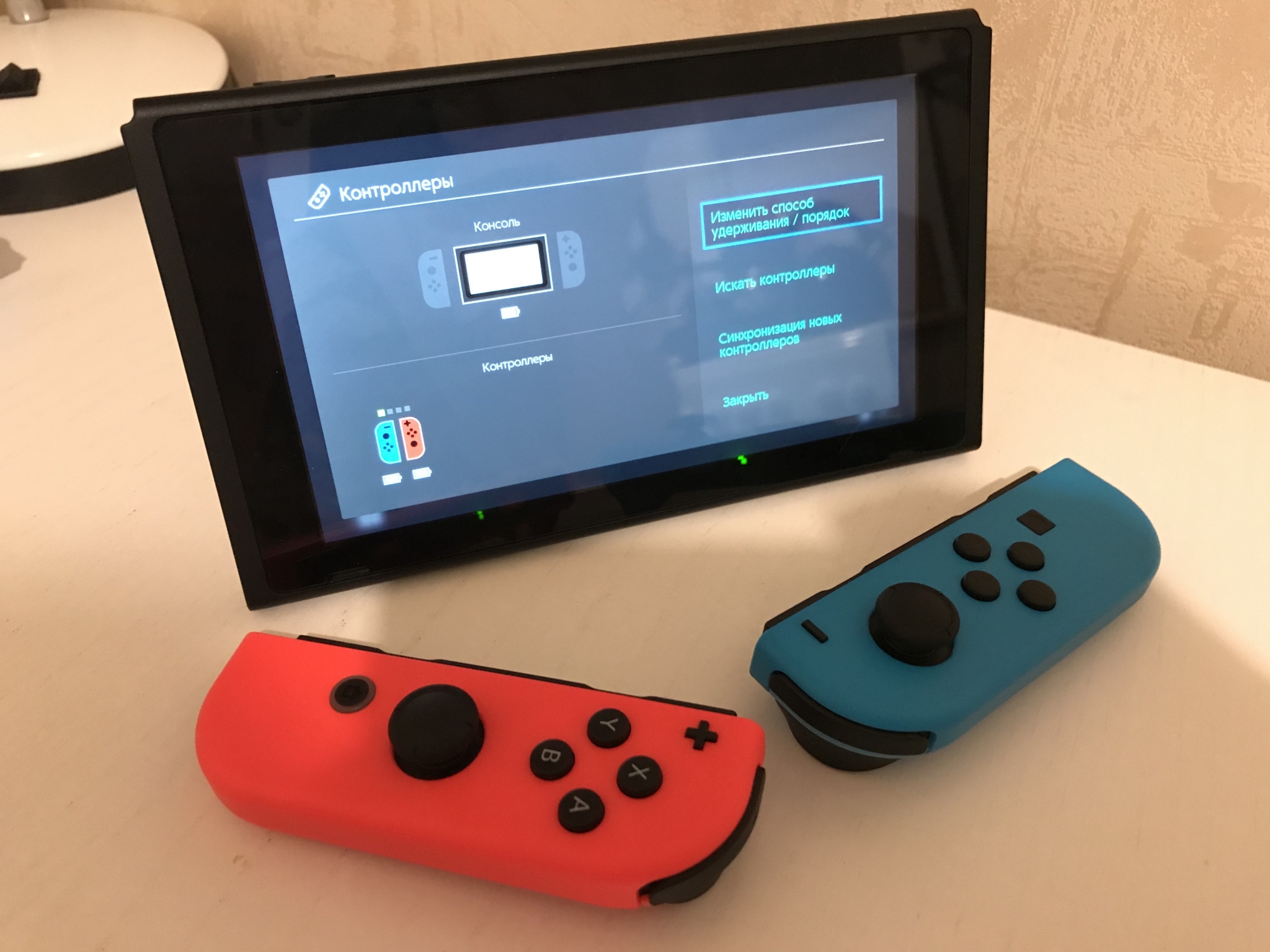Nintendo бу. Игровая консоль Nintendo Switch 32 GB. Нинтендо свитч красный. Приставка Нинтендо свитч красная синяя. Игровая приставка Nintendo Switch New (улучшенная батарея), серый.