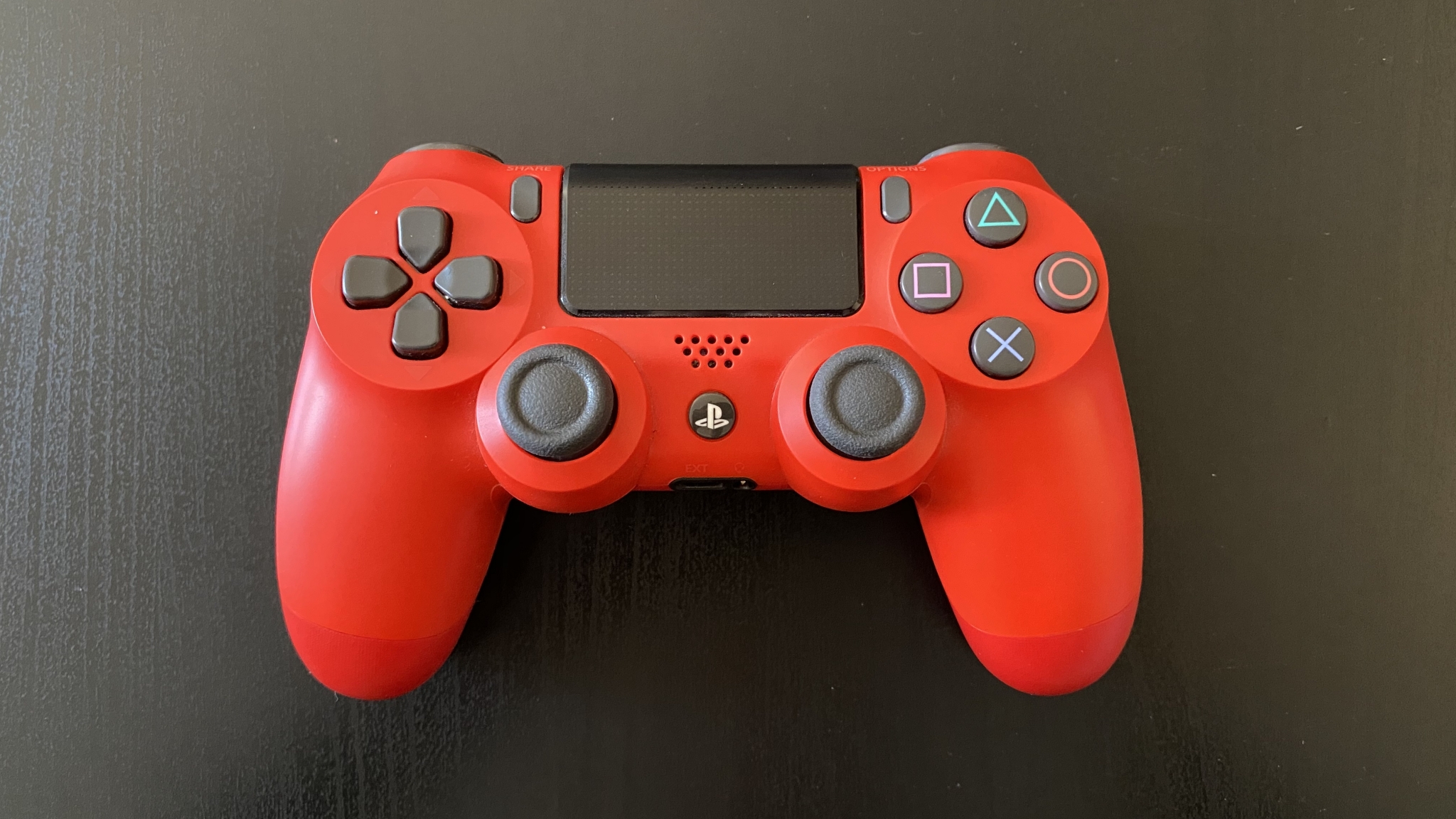 Геймпад dualshock. Дуалшок пс4 Xbox. Джойстик на ПС 4 С Авангардом. Геймпад ps4 Mario. Dualshock 4 красная лава.