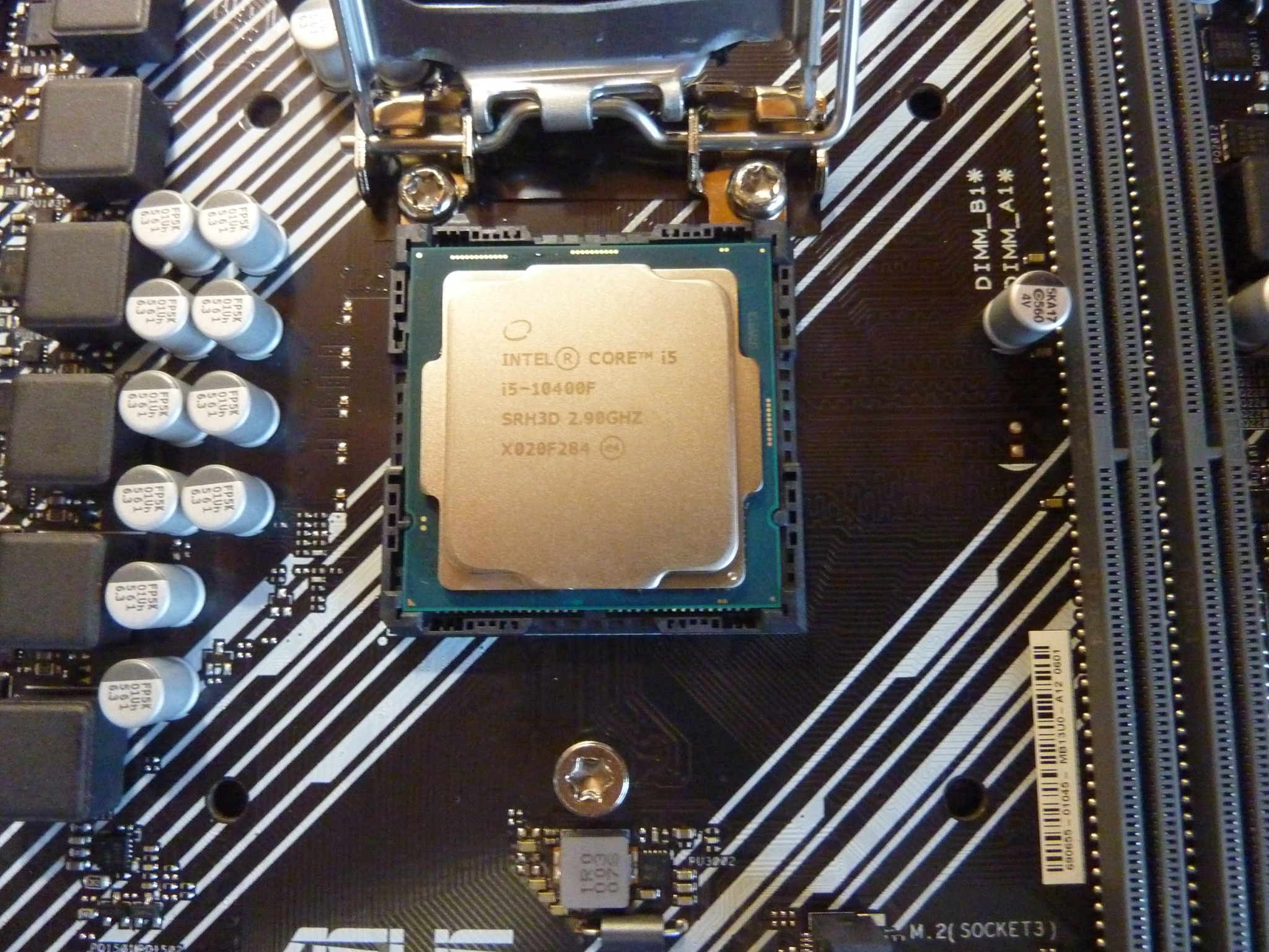 Сокет f. Сокет i5 10400f сокет. Процессор Intel Core i5-10400f Box. I5-10400f lga1200. Intel Core i5 10400f сокет.
