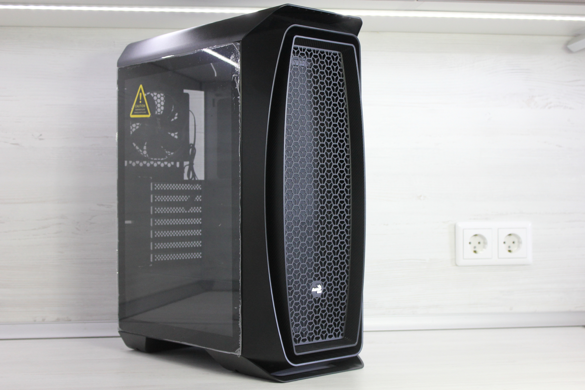 Aerocool one frost g. AEROCOOL Aero one-g-BK-v1. AEROCOOL Aero one Frost-g-WT-v1. Aero one-g-BK-v1. Корпус AEROCOOL one.