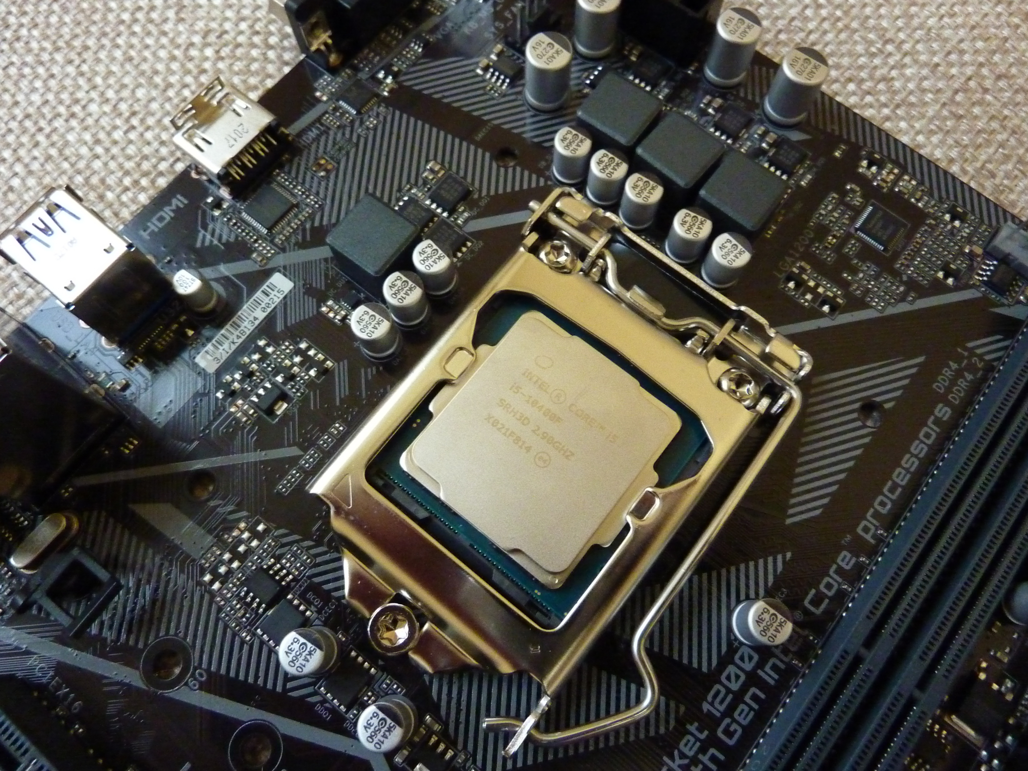 Интел коре 12400. Процессор Intel Core i5-10400f OEM. Core i5-10400f lga1200. Процессор Intel Core i5 10400f, LGA 1200. Материнская плата для Intel Core i5 10400f.
