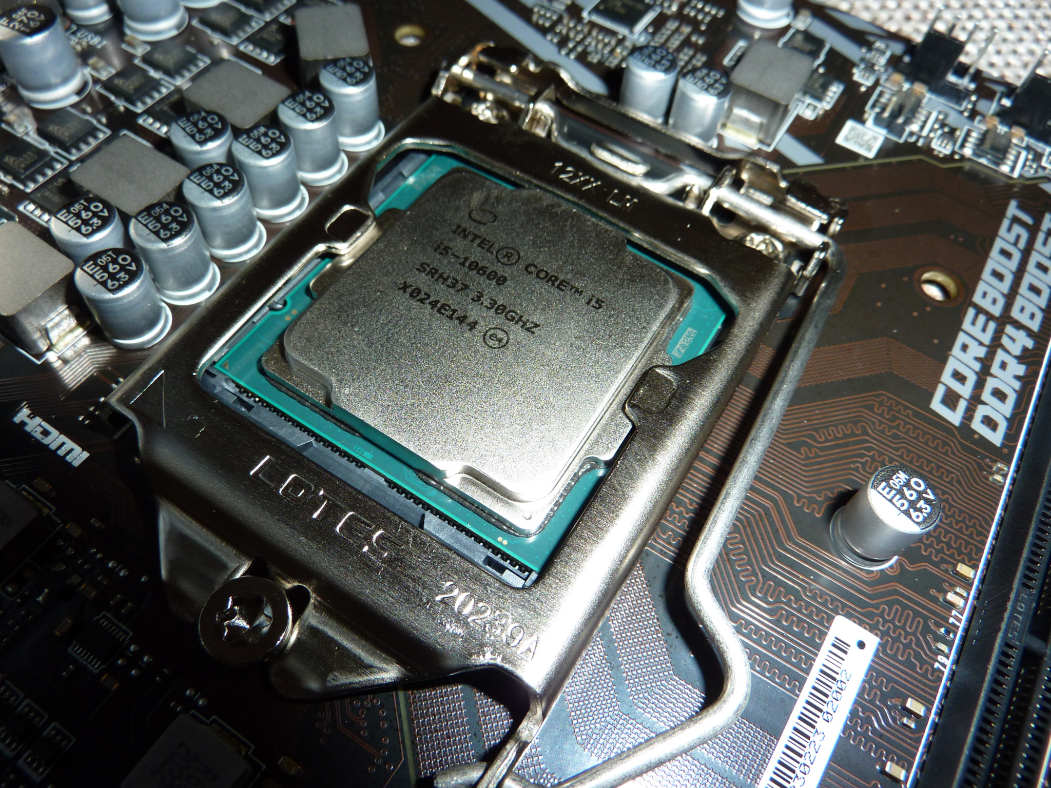 Lga интел. Процессор Intel Core i5-10600. LGA 1200. Сокет 1200 процессоры. Интел i3 в соките.